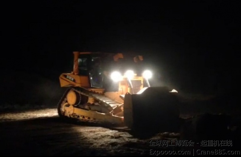 三一推土机昼夜施工  (3).JPG