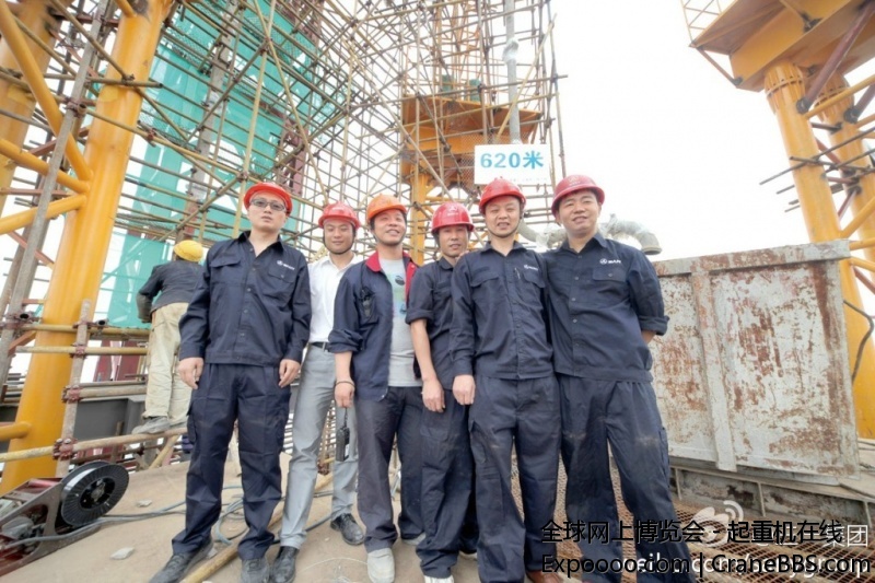 上海中心，泵送高度突破620米。这一次，三一的超高压拖泵将C100超高压混凝土送上620米.jpg