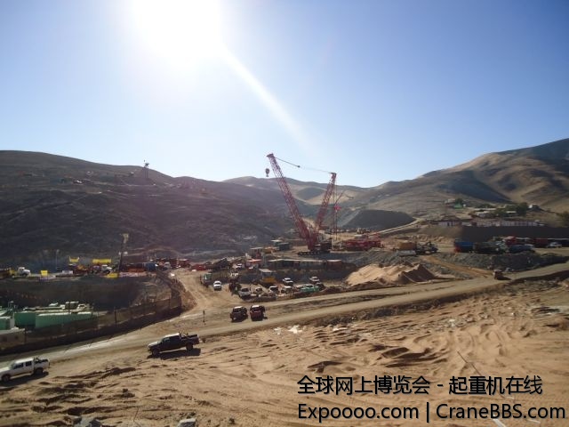 圣何塞矿难救援现场场地为沙石地貌，坡度20左右.jpg