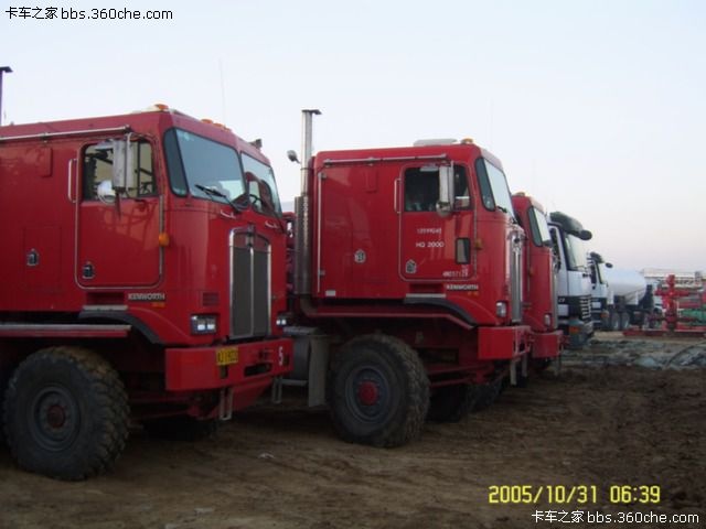 肯沃斯压裂车 中石化胜利油田的重点探井渤930大型二氧化碳压裂施工现场 (3).jpg