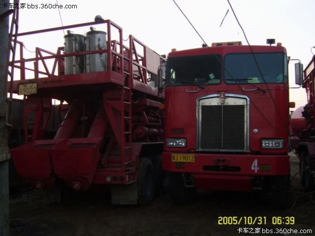 肯沃斯压裂车 中石化胜利油田的重点探井渤930大型二氧化碳压裂施工现场 (4).jpg