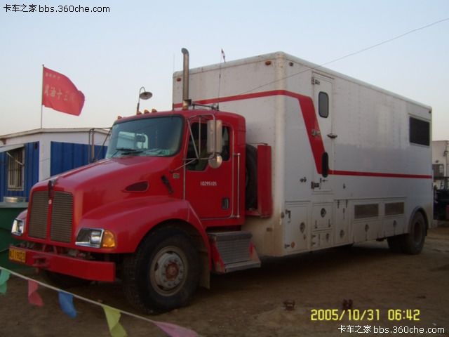 肯沃斯压裂车 中石化胜利油田的重点探井渤930大型二氧化碳压裂施工现场 (5).jpg