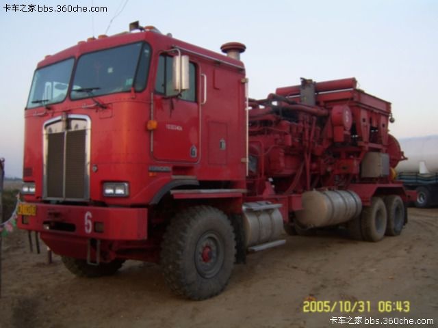 肯沃斯压裂车 中石化胜利油田的重点探井渤930大型二氧化碳压裂施工现场 (6).jpg