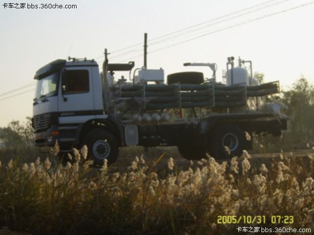 肯沃斯压裂车 中石化胜利油田的重点探井渤930大型二氧化碳压裂施工现场 (8).jpg