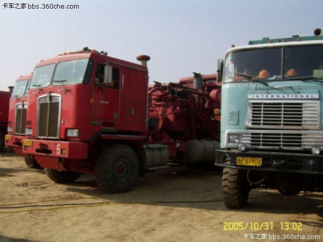 肯沃斯压裂车 中石化胜利油田的重点探井渤930大型二氧化碳压裂施工现场 (14).jpg