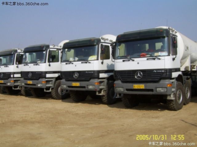 肯沃斯压裂车 中石化胜利油田的重点探井渤930大型二氧化碳压裂施工现场 (15).jpg