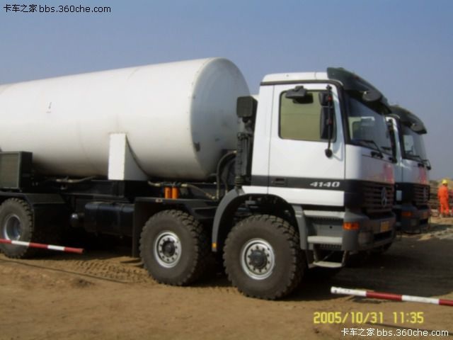 肯沃斯压裂车 中石化胜利油田的重点探井渤930大型二氧化碳压裂施工现场 (16).jpg