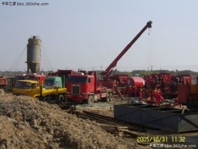 肯沃斯压裂车 中石化胜利油田的重点探井渤930大型二氧化碳压裂施工现场 (10).jpg