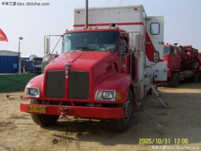 肯沃斯压裂车 中石化胜利油田的重点探井渤930大型二氧化碳压裂施工现场 (11).jpg