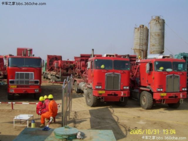 肯沃斯压裂车 中石化胜利油田的重点探井渤930大型二氧化碳压裂施工现场 (12).jpg