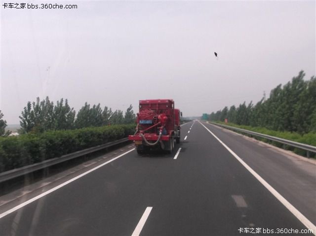 简单点讲就是把地层用水力压开个更大的裂缝 使油气产量增加 (15).jpg