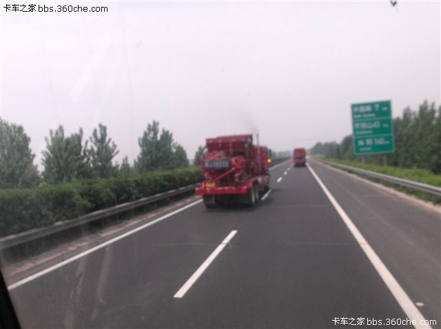 简单点讲就是把地层用水力压开个更大的裂缝 使油气产量增加 (27).jpg