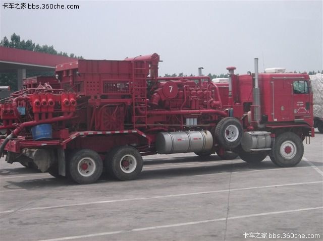 简单点讲就是把地层用水力压开个更大的裂缝 使油气产量增加 (21).jpg