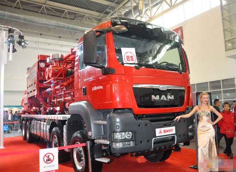 三一2000型压裂车  (3).jpg