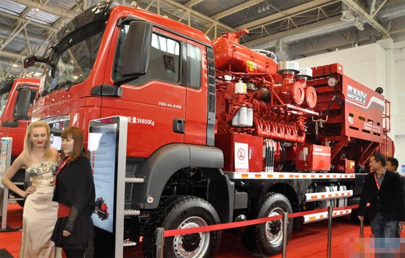 三一2000型压裂车  (4).jpg