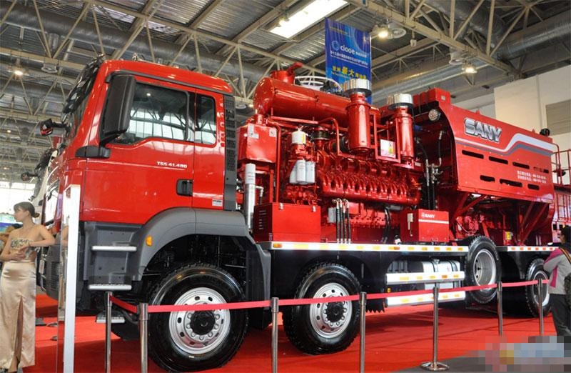 三一2500型压裂车  (3).jpg