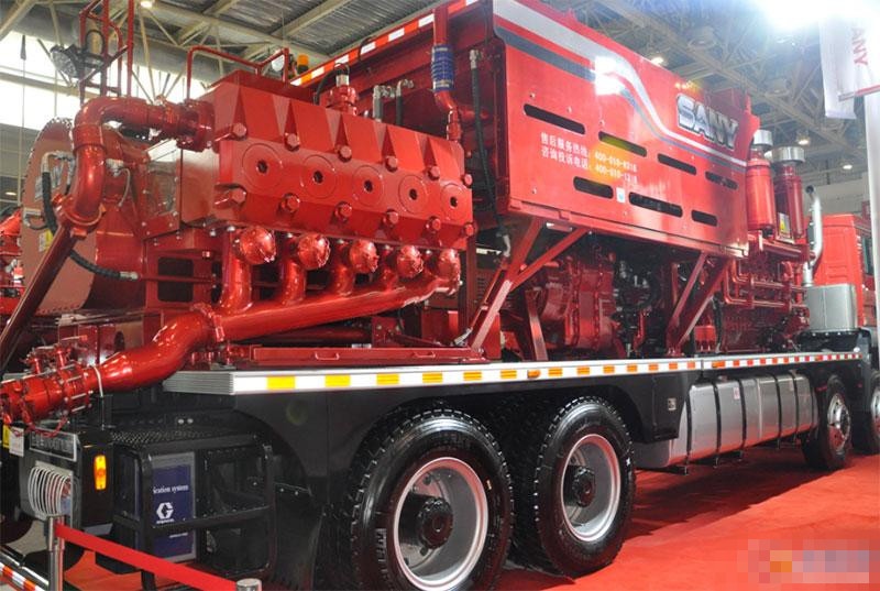 三一2500型压裂车  (4).jpg