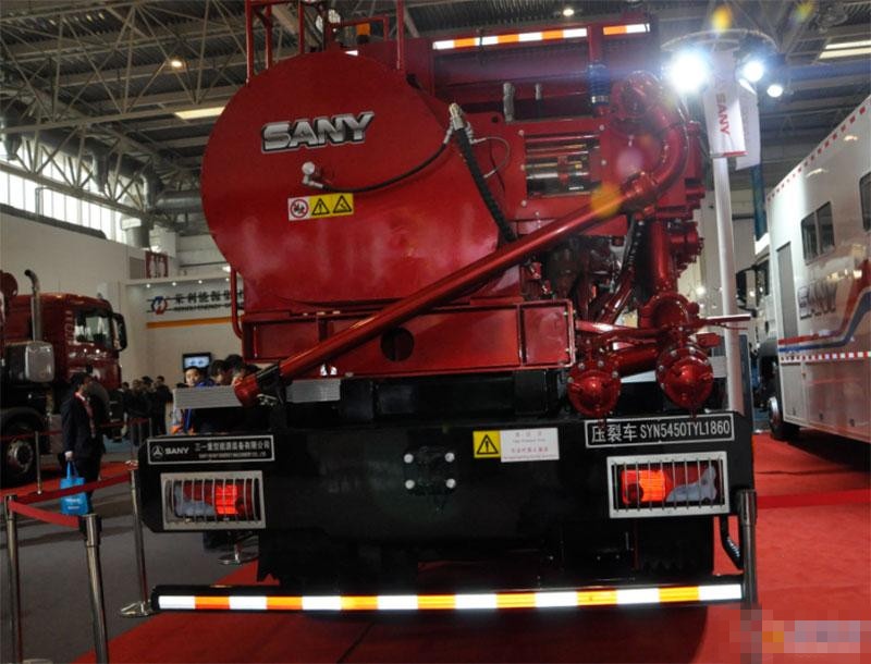 三一2500型压裂车  (5).jpg