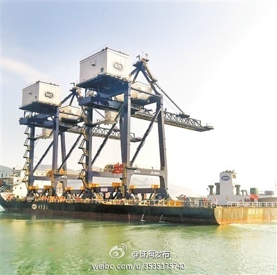 【三一大港机与和记黄埔“牵手”成功】两台新型设备屹立和黄码头立即引起了香港当地媒.jpg