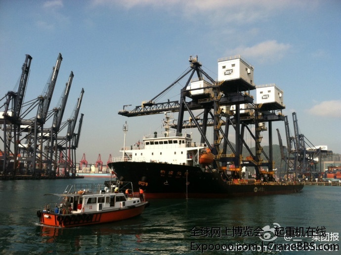 【三一大港机与和记黄埔“牵手”成功】两台新型设备屹立和黄码头立即引起了香港当地媒.jpg