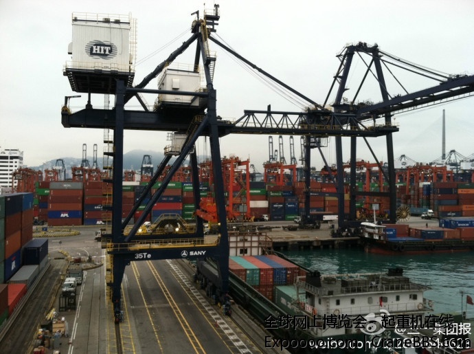 【三一大港机与和记黄埔“牵手”成功】两台新型设备屹立和黄码头立即引起了香港当地媒.jpg