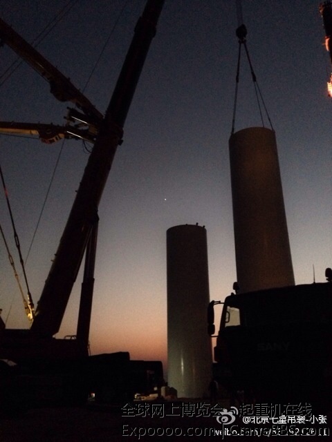 还是对这个600吨不熟悉。转场到支车完毕用了一天半。下午加班立了两节塔筒。 (2).jpg