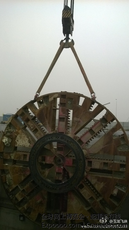 三一400履带吊主吊，德玛格AC350汽车吊配合溜尾 勇攀高峰，方显实力非凡！ ——北京华.jpg