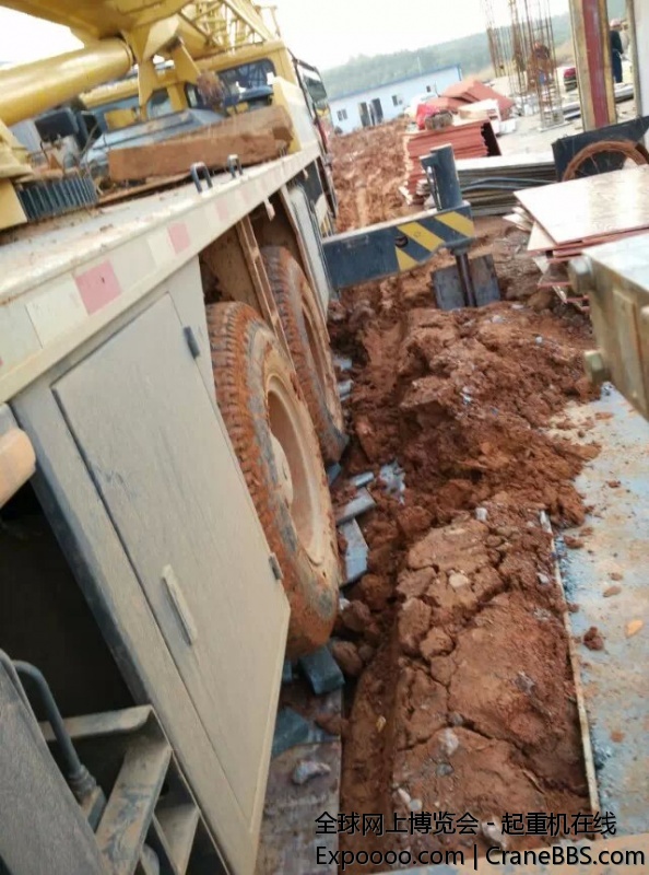 烂场地工地老板非要搞 进去给工地老板看下