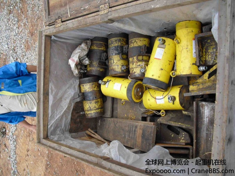 4液压千斤顶恩派克的.JPG
