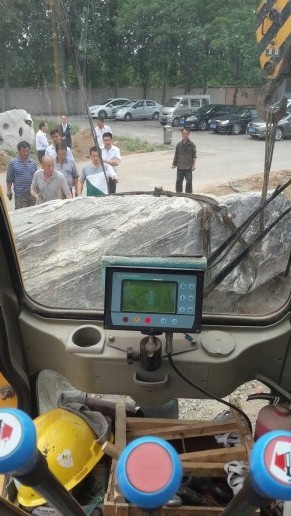 卸车完毕 准备起吊