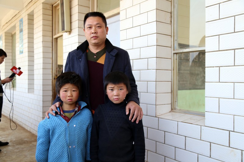 两个孩子的学习费用全包