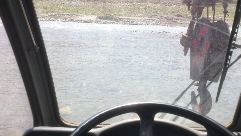 干活就得过河...