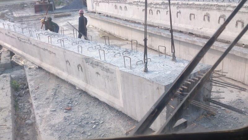 居然轻轻松松就起来了,我说你们偷工减料了...