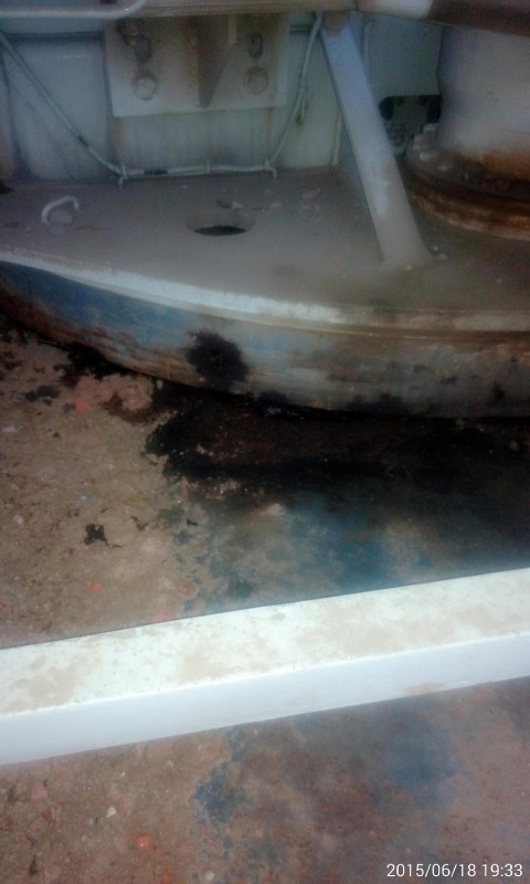 在减速机旁边的那个洞里面需要摸油么?