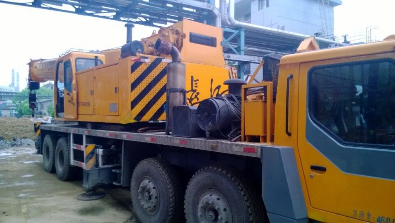 大臂后趴下，支腿收了，往后倒车！