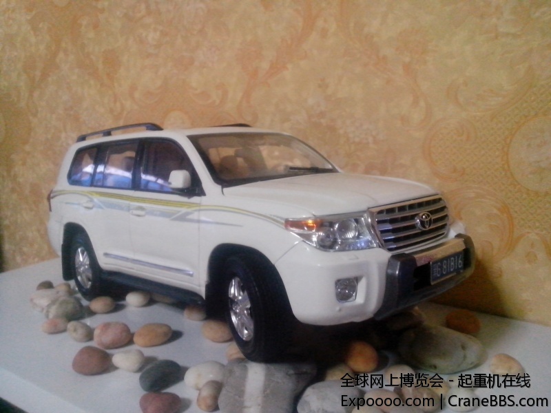 刚买的酷路泽模型