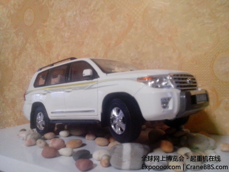 刚买的酷路泽模型