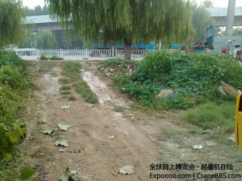 场地很凑和