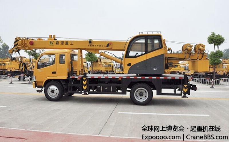 森源重工8吨吊车正面照片东方红底盘