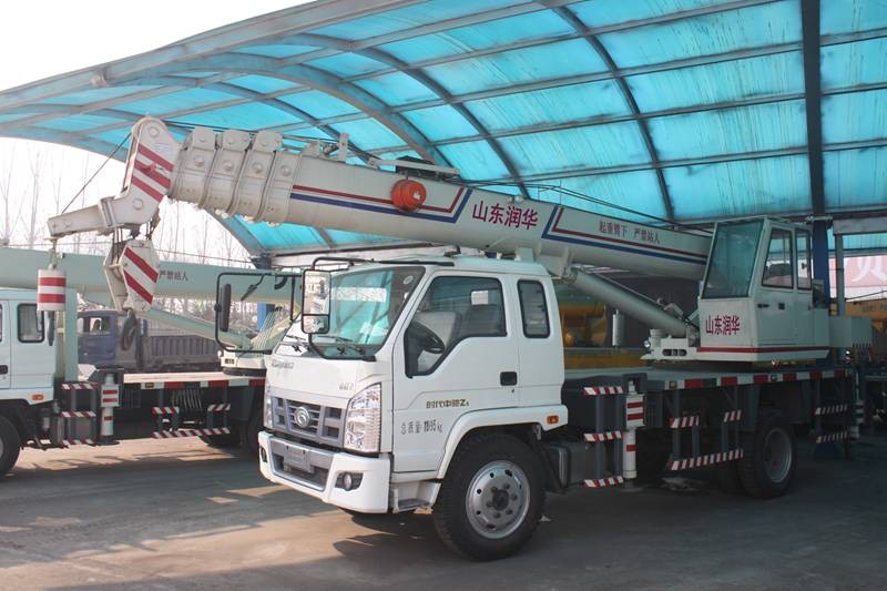 16吨吊车.jpg