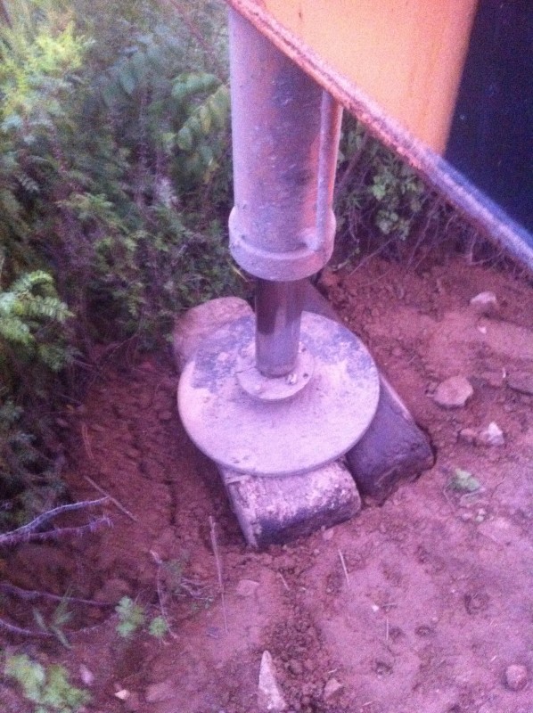 右前支腿下陷···