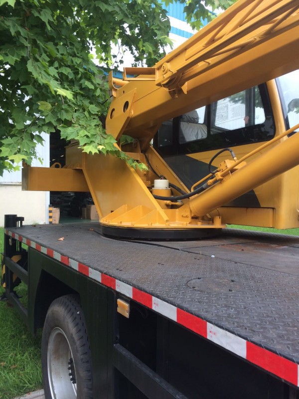 回转时忽快忽慢，往左很快，往右很慢 