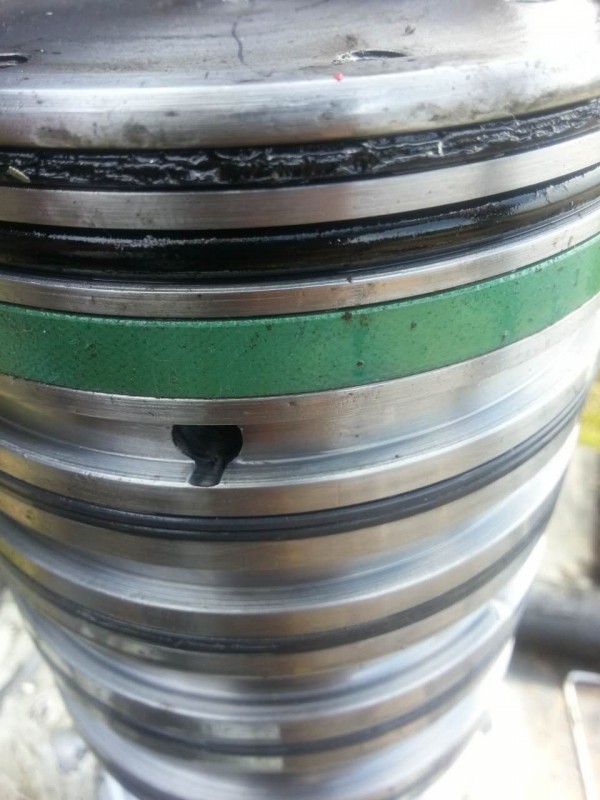 油里有东西   接触面也有坑