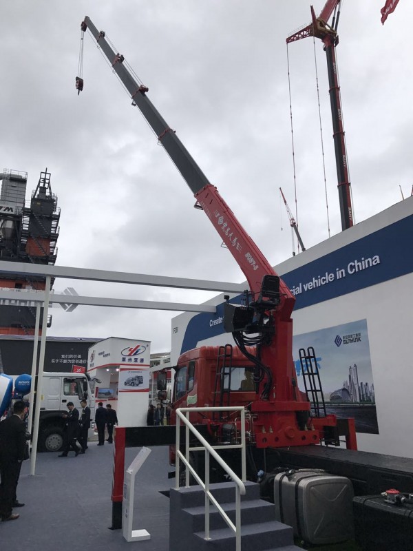 6节臂7吨宏昌天马SQS7-5随车吊.jpg