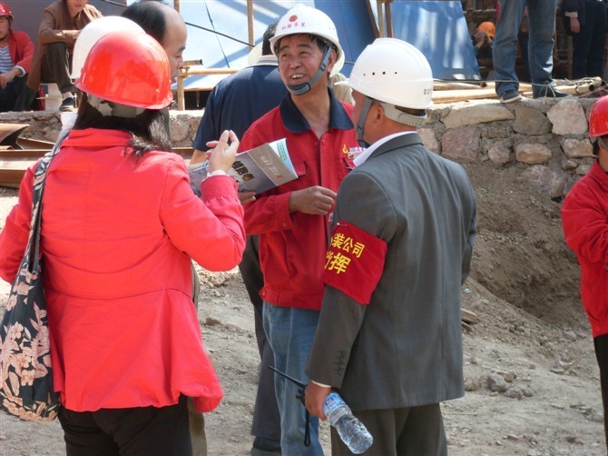 接受贵州日报记者采访