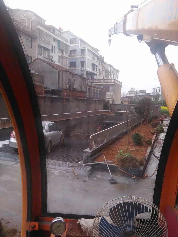 栽树后方22米起吊