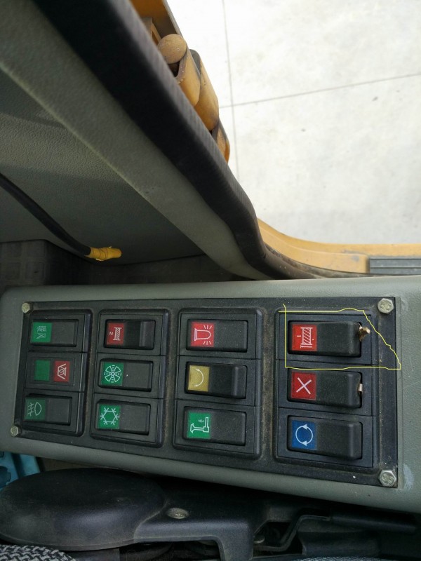 图中的这个按钮