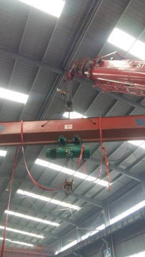 注意钢丝绳没有在吊钩上