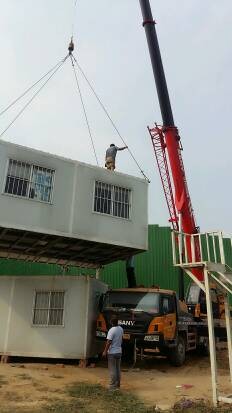 房子放好了，车出不来了