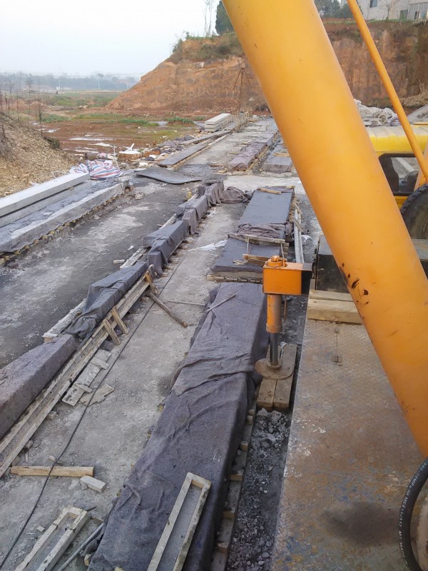 这个位置支腿打不开啊，汗。。